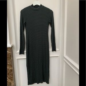Gap, women’s size XS knit, mock neck, long sleeve midi dress.